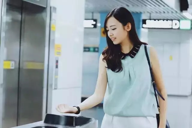 1502411312973658.jpg 2017-08-11NFC版荣耀手环3将解决的切实问题 (2).jpg