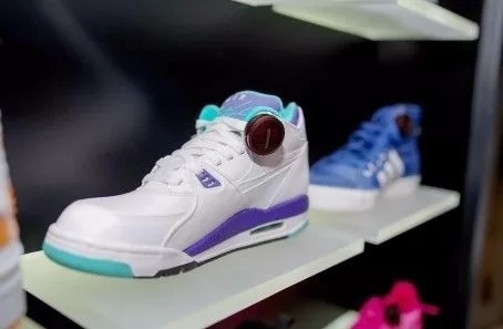 1508134345191088.jpg 2017-10-16RFID商品洞察系统在智能鞋架中的应用 (2).jpg